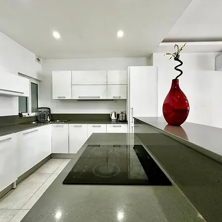 Modern Retreat In The Heart Of St Julian * San Ġiljan