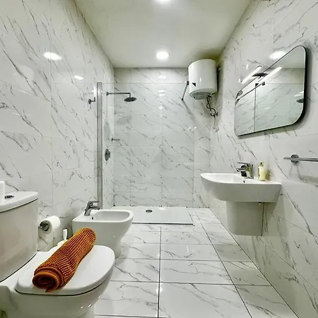 Modern Retreat In The Heart Of St Julian Apartman