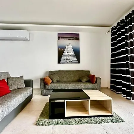 Modern Retreat In The Heart Of St Julian Apartman