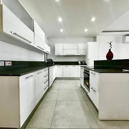 Appartamento Modern Retreat In The Heart Of St Julian