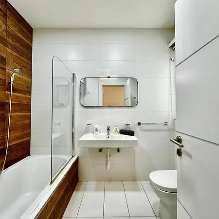 Modern Retreat In The Heart Of St Julian Apartman