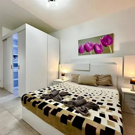 Modern Retreat In The Heart Of St Julian