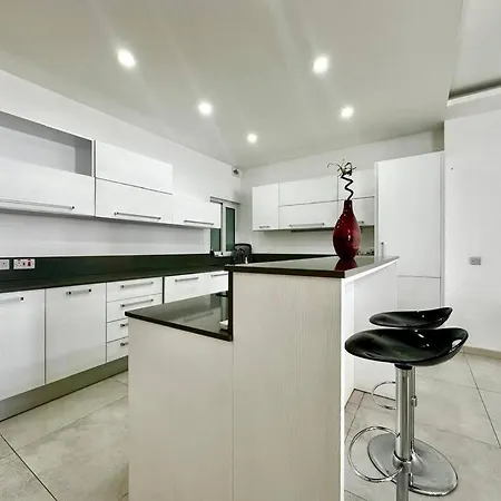 Modern Retreat In The Heart Of St Julian Appartamento San Giuliano