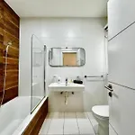 Modern Retreat In The Heart Of St Julian 아파트