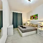 Modern Retreat In The Heart Of St Julian 아파트 *