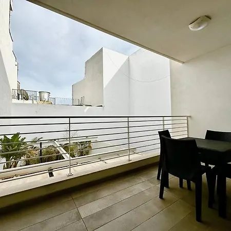 Modern Retreat In The Heart Of St Julian *