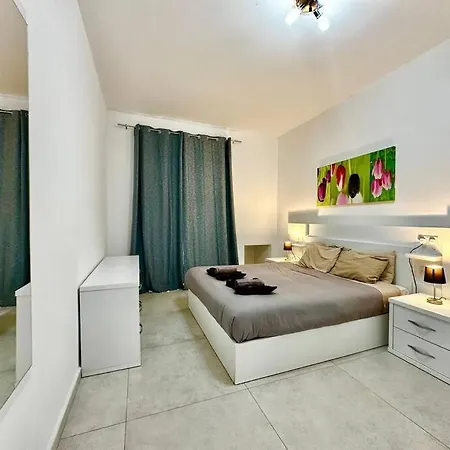 Modern Retreat In The Heart Of St Julian Διαμέρισμα *